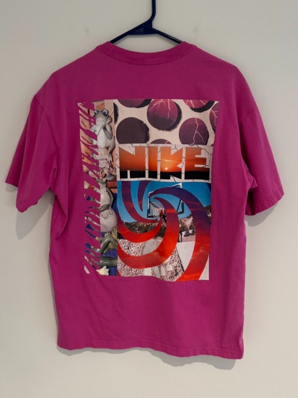 Nike Pink Graphic T-Shirt Size Small Like New